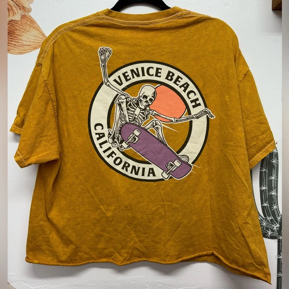 Fifth sun: Venice Beach Graphic Tee in Mustard - Picture 9 of 13